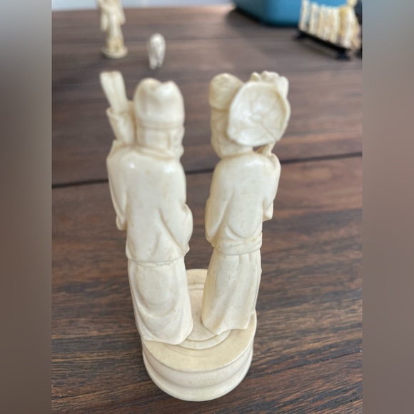 Vintage husband and wife carved bone - Picture 3 of 5